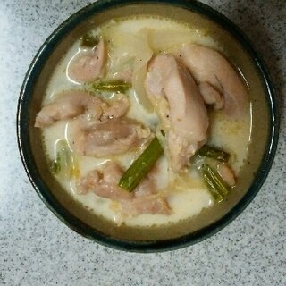 鶏胸肉とアスパラの豆乳スープ